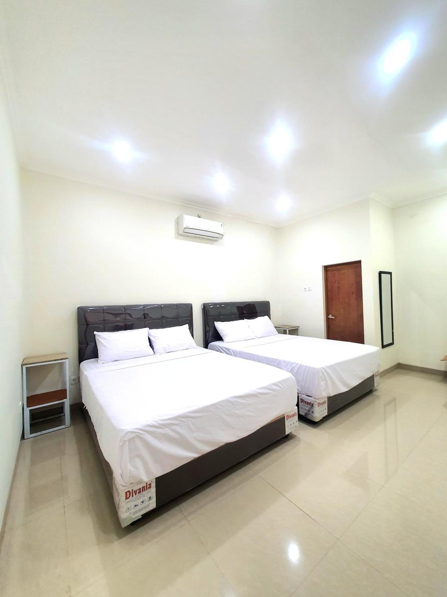 Willa House In Surakarta Grogol Zewnętrze zdjęcie